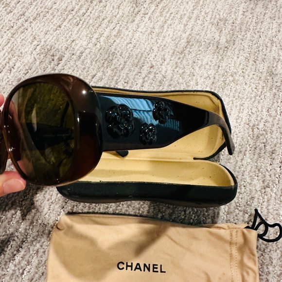 Chanel sunglasses - Picture 5 of 5
